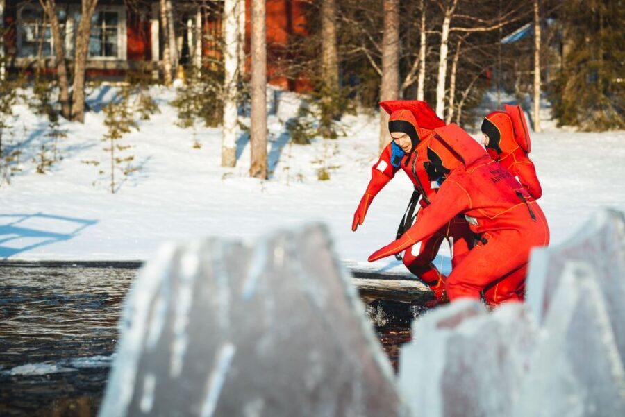 Daytime Ice Floating Rovaniemi, Frozen Lake Experience - Practical tips so you’re comfortable in -something cold