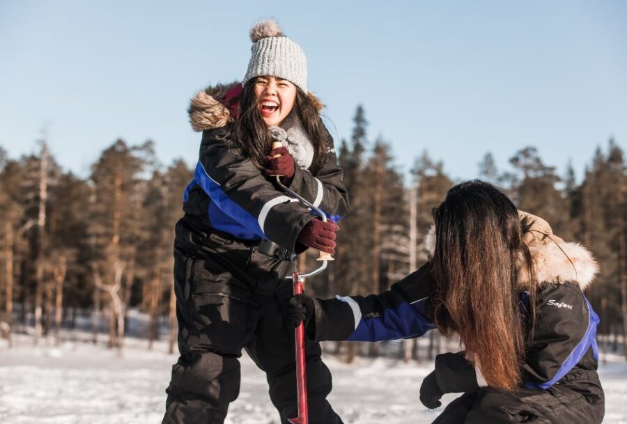 From Rovaniemi: Snowshoeing and Ice Fishing Tour - From Rovaniemi Into the Arctic Circle: How the Day Starts