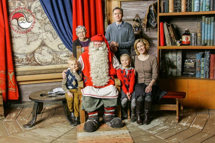 From Rovaniemi: Tour to Santa Claus Village - From Hotel Pickup to Santa Claus Village in 4 Hours