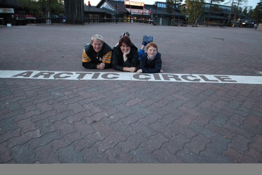 From Rovaniemi: Tour to Santa Claus Village - Crossing the Arctic Circle for a Simple, Satisfying Photo