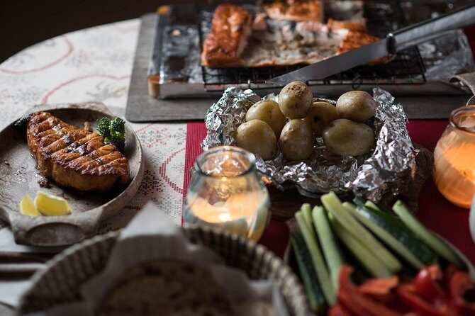 Full Day Lapland Tour, including Lunch and Dinner - Cottage warmth and smoked salmon dinner: how the day closes