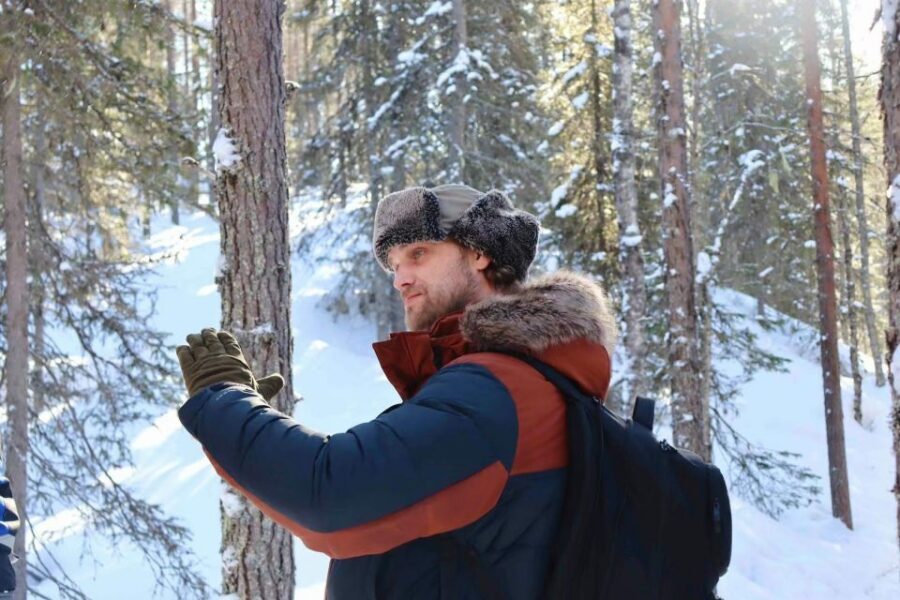 Korouoma Canyon Frozen Waterfalls Hike & Private Teepee BBQ - Snack stops and the private teepee BBQ warm-up