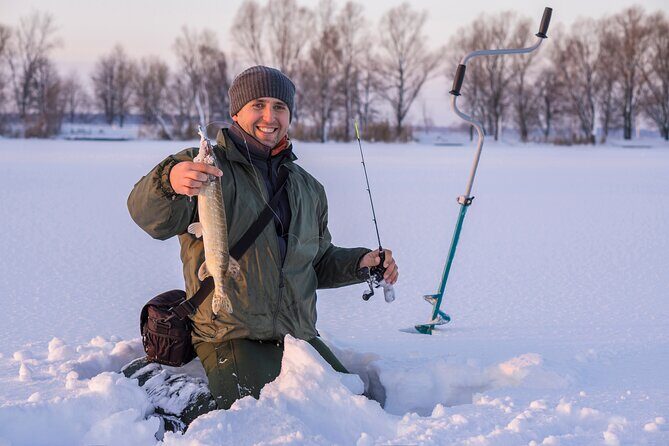 Lapland Ice Fishing Experience from Rovaniemi - The 4-hour flow: from pickup to campfire in the snow