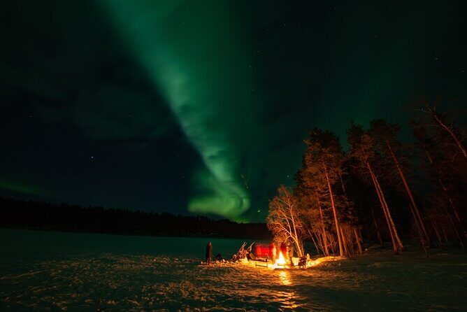 Northern Lights Hunting in Lappish old cottage - How the guide hunts the aurora: science, legends, and photo support