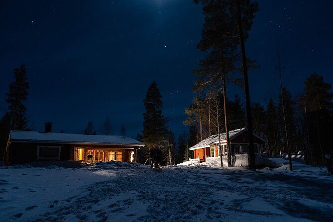 Northern Lights Hunting in Lappish old cottage - Practical tips so your night goes smoother