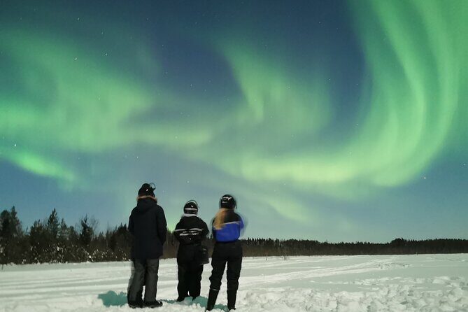 Northern Lights Sledge Ride - Warm breaks, blankets, and staying comfortable through the hunt
