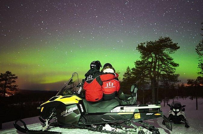 Northern Lights Snowmobile Hunt - Campfire Setup, Snacks, and the Aurora Waiting Game