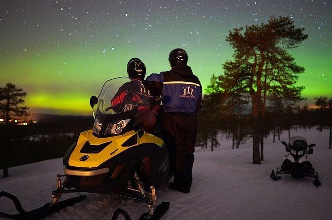 Northern Lights Snowmobile Hunt - Solo Riders vs. Twin Driving: Know What You’re Booking