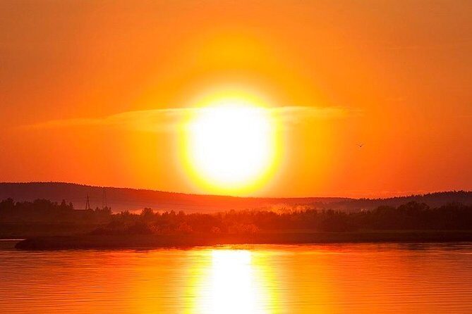Private Traditional Lakeside Sauna with Midnight Sun - How the 3-Hour Night Flows (Without Feeling Rushed)