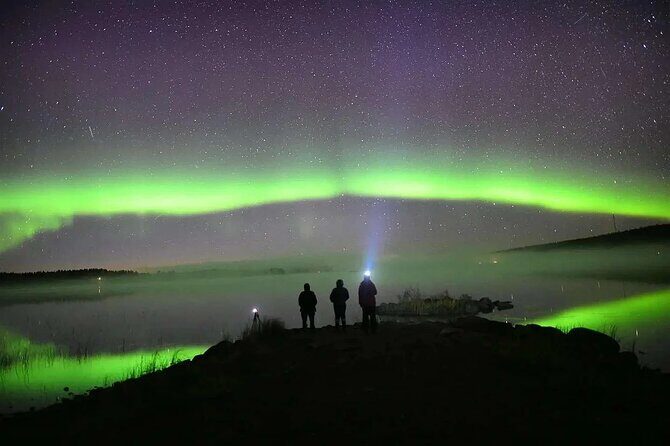 Reflections of the Northern Lights - Guided Northern Lights hunting in Rovaniemi: less waiting, better odds