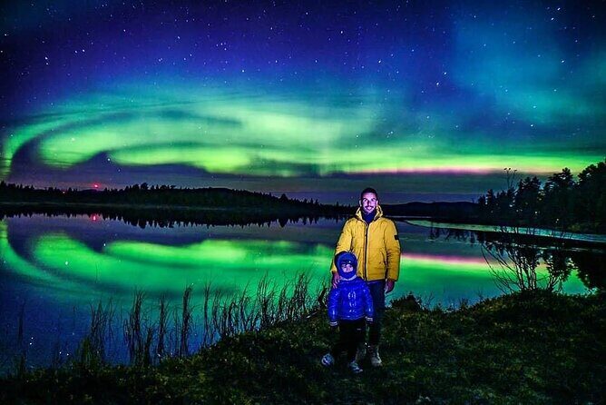 Reflections of the Northern Lights - Campfire barbecue under the stars: warmth that keeps you focused