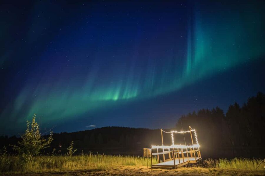 Rovaniemi: Arctic Ice Floating and Northern Lights Tour - Northern Lights Watching from a Dark Arctic Sky