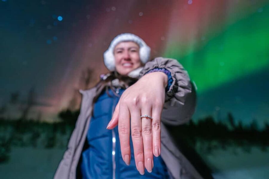 Rovaniemi: Aurora Hunt with Money-Back Guarantee and Photo - Rovaniemi Aurora hunting with photo help that actually feels practical