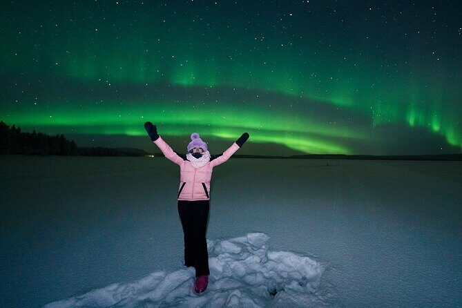 Rovaniemi: Aurora Hunt with Photograph & money back guarantee - The small-group size (8 travelers) and why it matters for aurora hunting