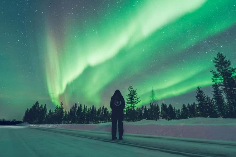 Rovaniemi: Discover the Northern Lights Photography Tour - Private Locations and Why Distance From Town Matters
