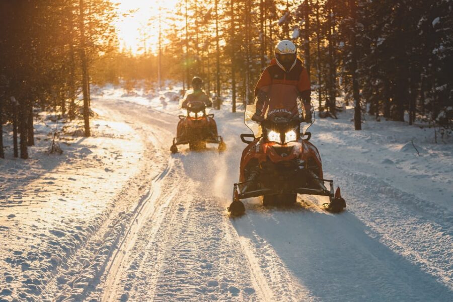 Rovaniemi: Family Snowmobile Trip with Guide and Picnic - Photos, timing, and how to get the best family shots