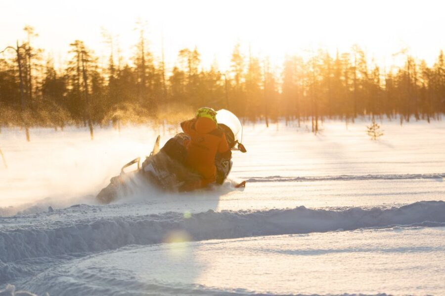Rovaniemi: Full-Day Snowmobile Safari into the Wilderness - Campfire Lunch in the Snow: Outdoor Soup That Actually Warms You Up