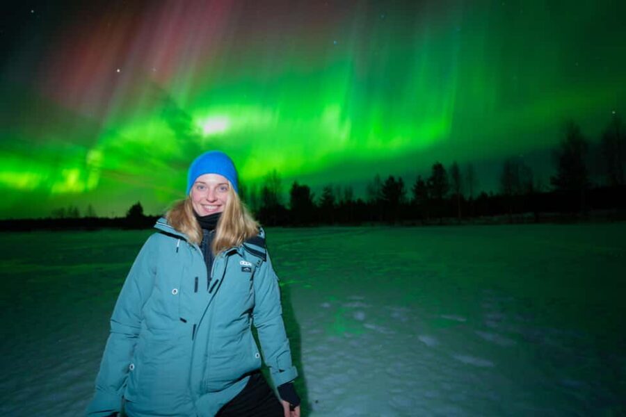 Rovaniemi: Guaranteed Northern Lights Tour with Photos - What happens once you’re in the van: warmth, snacks, and photo help