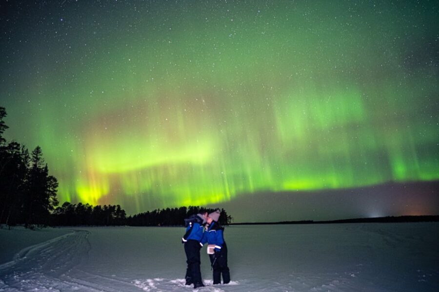 Rovaniemi: Guaranteed Ultimate Aurora Hunt with Photographer - Food is not included: how to plan your energy for a long night
