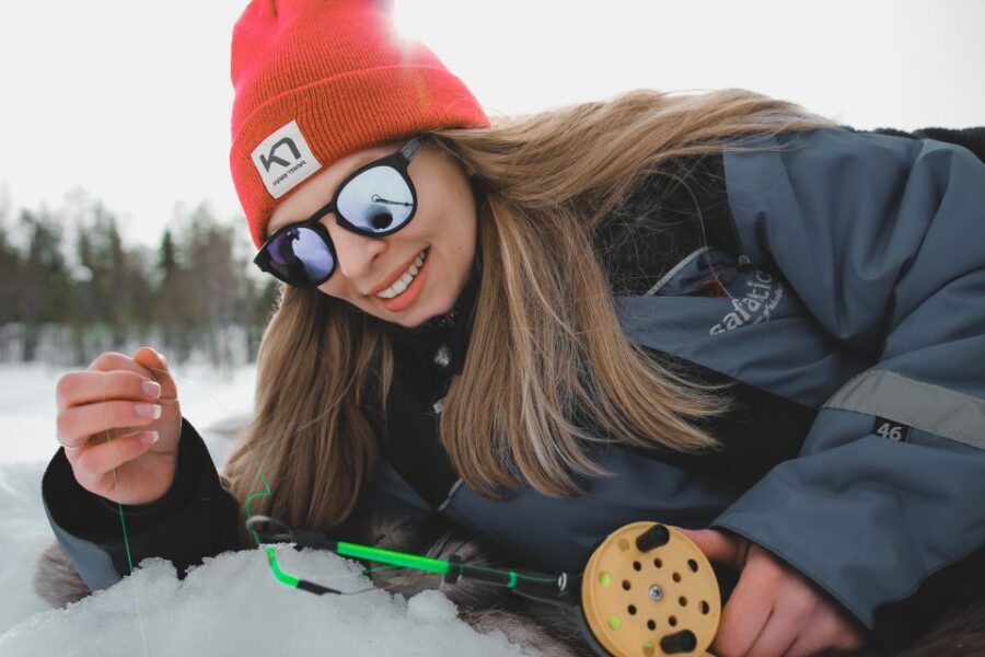 Rovaniemi: Guided Ice Fishing Experience - The campfire calm: hot drinks after the work