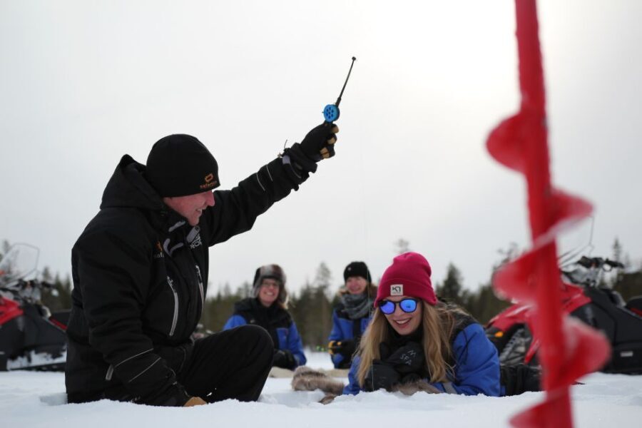 Rovaniemi: Guided Ice Fishing Experience - Drilling the hole and setting your ice-fishing road