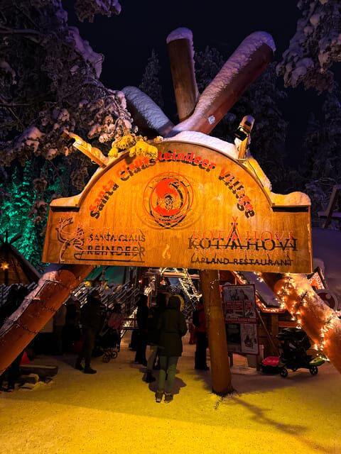 Rovaniemi: Guided Tour of Santa Claus Village - Santa Claus main post office: send letters without the stress