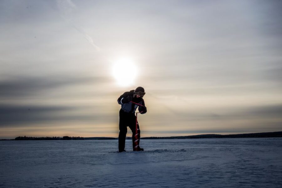 Rovaniemi: Ice Fishing on a Frozen Lake with BBQ and Photos - Ice Fishing Basics: What You Learn Before You Start