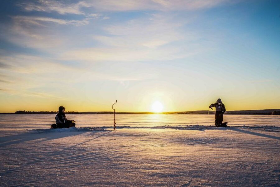 Rovaniemi: Ice Fishing on a Frozen Lake with BBQ and Photos - Getting to the Ice: Minivan, Short Walk, Then You’re Fishing