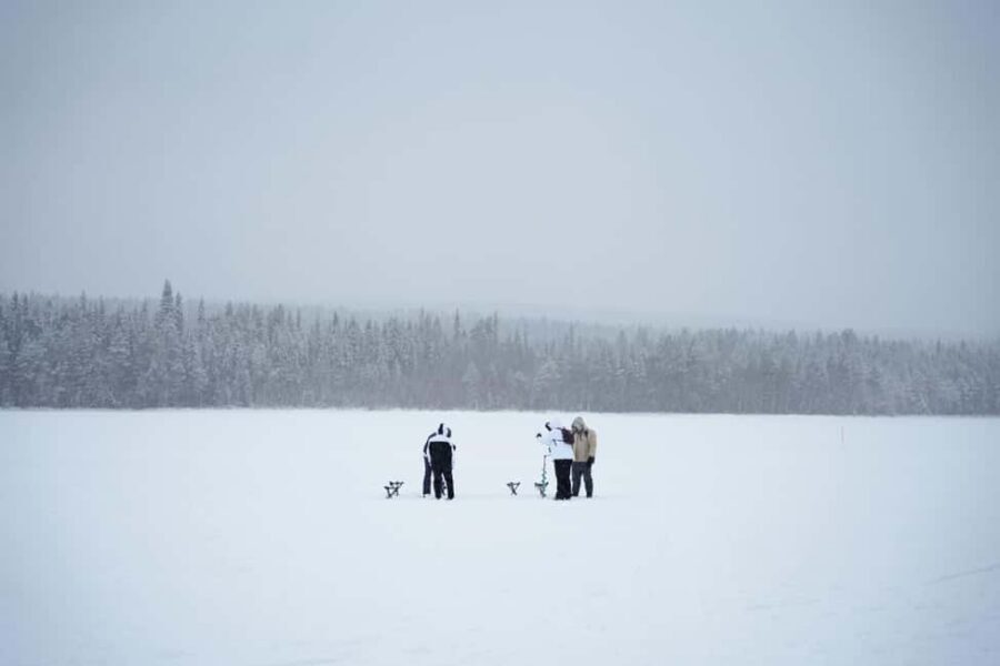 Rovaniemi: Ice Fishing Small Group Tour & Barbeque - English guide and small-group friendliness: why it affects your result