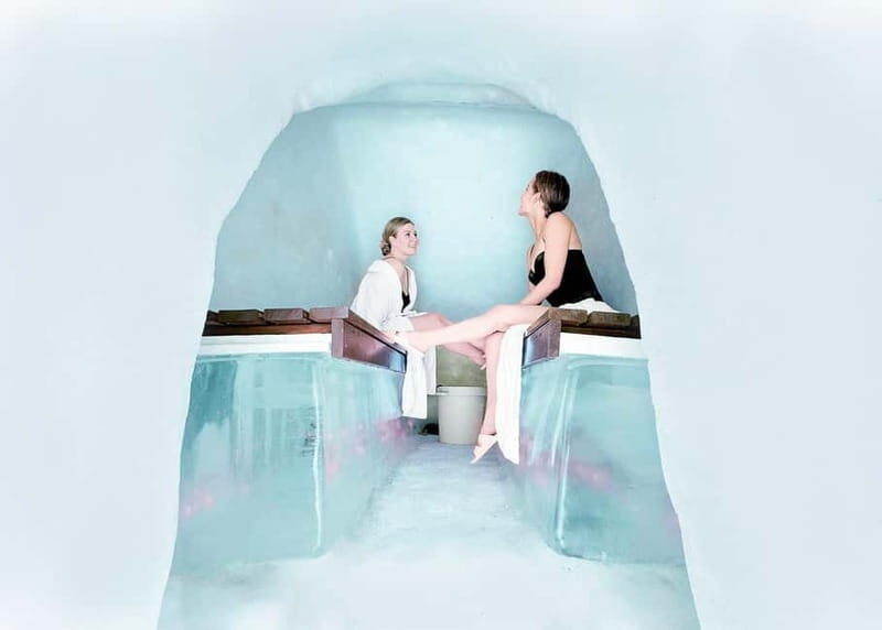 Rovaniemi: Ice Restaurant Dinner with Snow Sauna & jacuzzi - Getting to Arctic SnowHotel: pickup times and the cold-factor