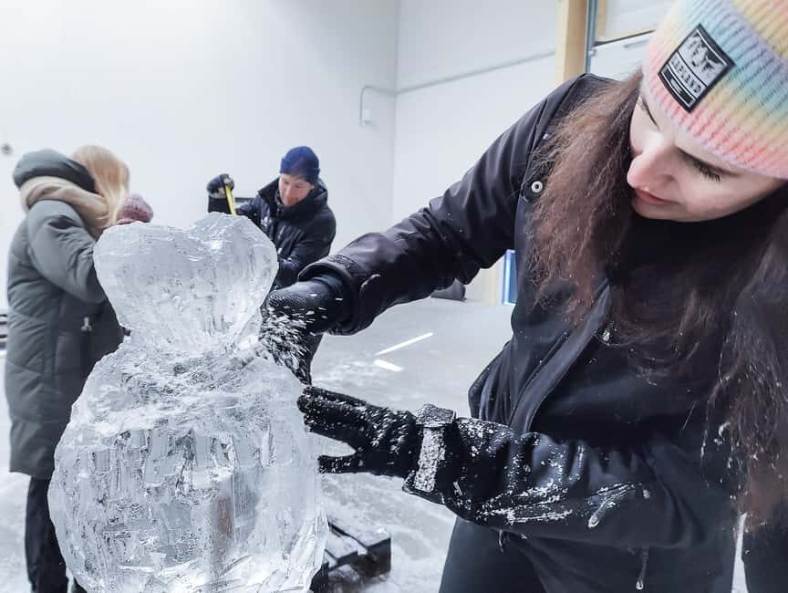Rovaniemi: Ice sculpting experience - 45 minutes inside the ice hotel: what you’ll actually see