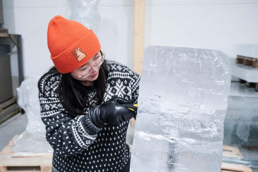Rovaniemi: Ice sculpting experience - Getting there from Rovaniemi: the pickup network and the 1-hour rides