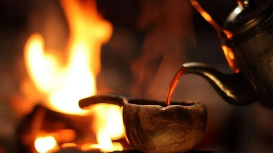 Rovaniemi: Lapland Northern Lights Tour with BBQ - At the Lake or Forest Spot: Waiting Without Freezing