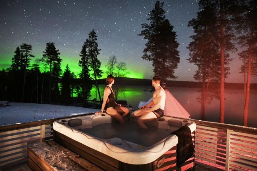 Rovaniemi: Northern Lights Trip with Arctic Sauna & Jacuzzi - Your evening flow: sauna first, then ice lake, then watch the sky