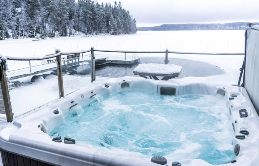 Rovaniemi: Northern Lights Trip with Arctic Sauna & Jacuzzi - Hot drinks, gingerbread, and the “waiting with purpose” part