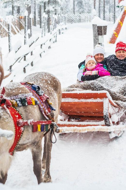 Rovaniemi: Private Pro Photoshoot in Santa Claus Village - Key things to know before you go