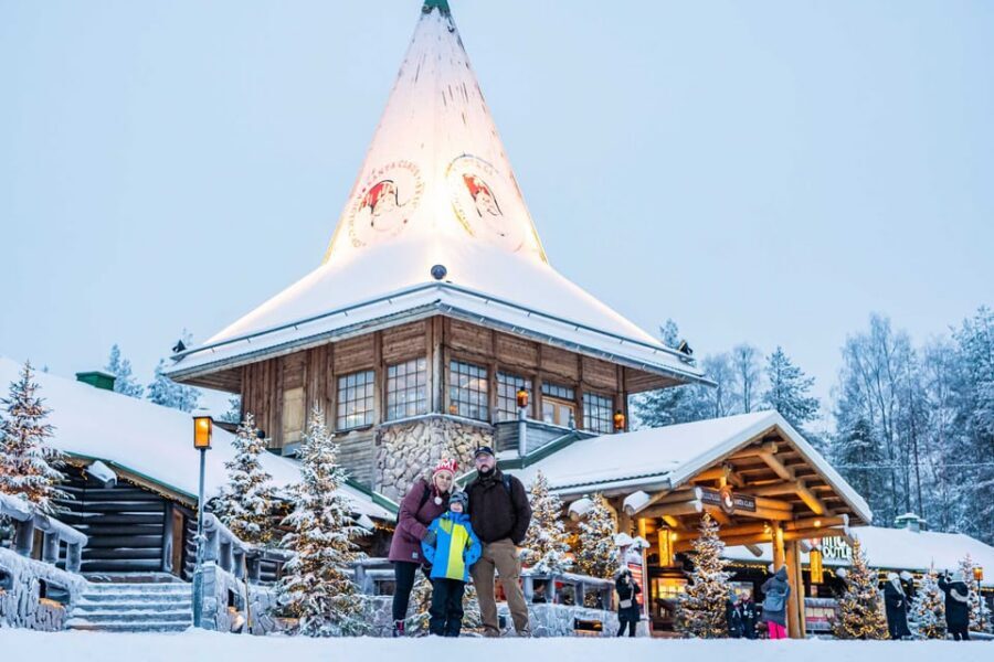 Rovaniemi: Private Pro Photoshoot in Santa Claus Village - The shots you’ll end up with: 20–30 edited digital images