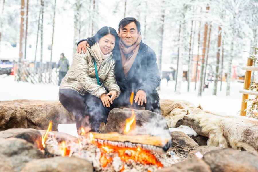 Rovaniemi: Private Pro Photoshoot in Santa Claus Village - Price and value: $330 per group (up to 8) in Arctic Circle terms