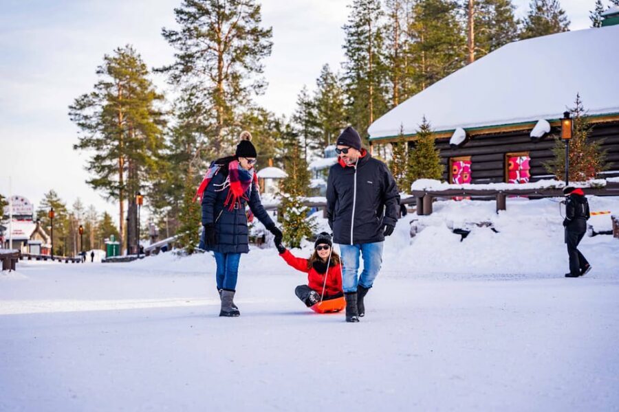 Rovaniemi: Private Pro Photoshoot in Santa Claus Village - One possible downside: technical issues can derail a shoot
