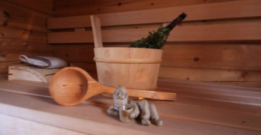 Rovaniemi: Private Sauna, Jacuzzi and Dinner - Rovaniemi private lake spa: what this evening is really like