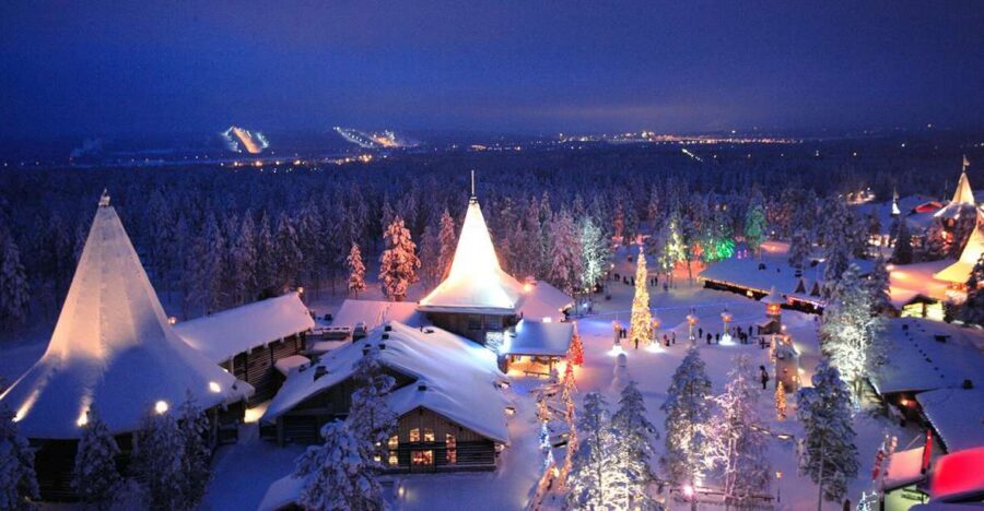 Rovaniemi: Santa Claus Village Visit with Hotel Pickup - Crossing the Arctic Circle Line: A Moment You’ll Actually Remember