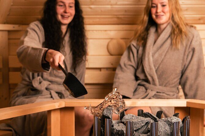 Rovaniemi Sauna World with a Hot Tub, Jacuzzi and Cold Pool - Arrival and timing: the free shuttle plus the 11:00–17:00 window