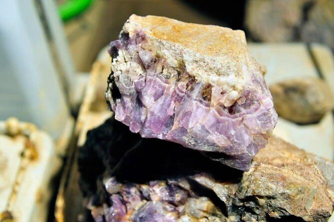 Small-group Wintertime Amethyst Mine Visit from Rovaniemi - Lampivaara Amethyst Mine feels made for visitors