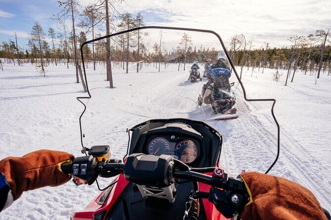 Snowmobile Safari into the Wilderness, Apukka Resort Rovaniemi - English-language experience: what that means on snowmobiles