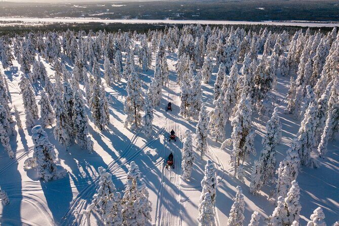 Snowmobiles and Huskies - Winter gear first: what the Safari office stop feels like