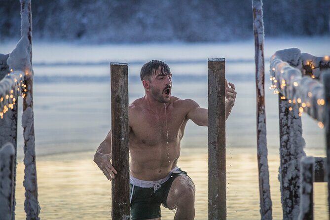Traditional Lappish evening in the wilderness with dinner - Entering the Finnish wood sauna: what the guide actually does