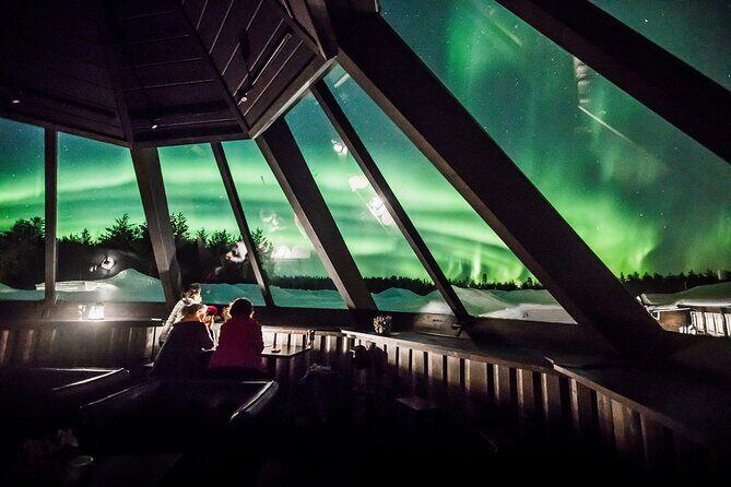 Visiting package: Guided Tour at Arctic Snow Hotel - Ice Bar access: included entry, paid ice shots